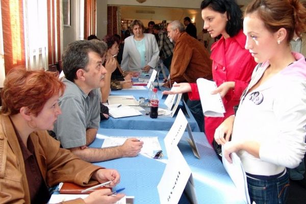 Impact COVID-19: Unul din cinci angajați români se gândește la o schimbare radicală a domeniului de activitate