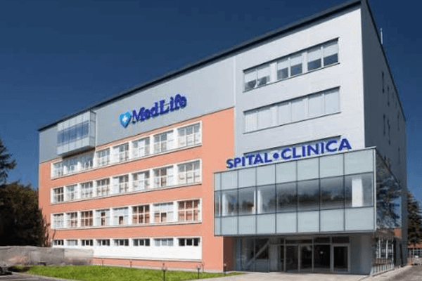 MedLife vrea să răscumpere acțiuni și să facă achiziții și împrumuturi noi