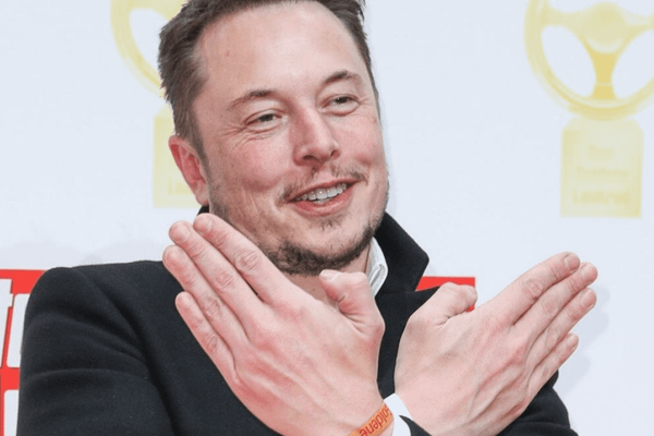 Modificarea schimbării: Musk anunță că Tesla va rămâne, în cele din urmă, o companie listată la bursă