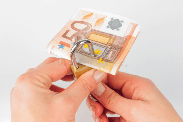 BNR zice că a pus lacăt pe inflație. Încetinirea avansului economiei odată cu scăderea consumului, a adus IPC la 5,4%