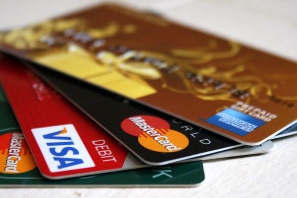 Legea privind plata cu cardul a intrat în vigoare: obligații noi pentru comercianți, inclusiv pentru cei din piețe