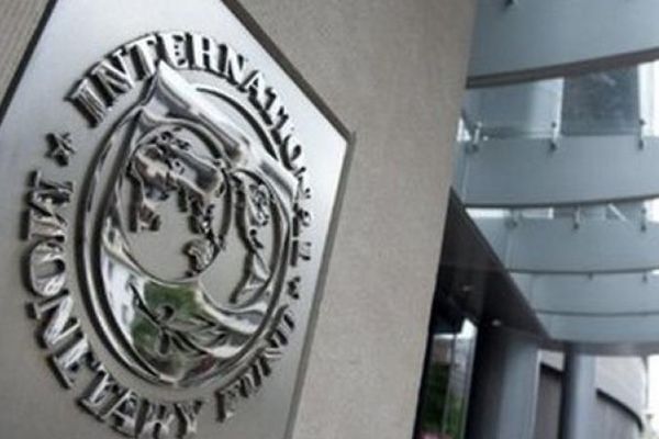 FMI și-a îmbunătățit prognozele privind economia României: contracție 4,8%, urmată de revenire 4,6%