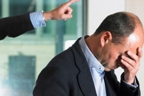 Studiu: Directorii care se simt prost plătiți, mai tentați să dea afară angajați