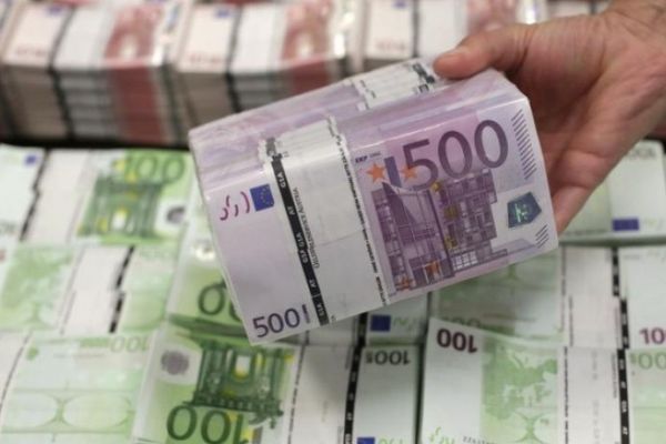 Legea contra spălării banilor: Toate tranzacțiile cash mai mari 10.000 euro vor fi raportate