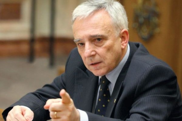 Robor a scăzut sub pragul psihologic de 8%. Este a 3-a zi de scădere după ce Isărescu a avertizat băncile "că au sărit calul"