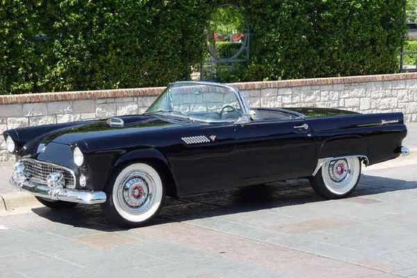 Starul Merlyn Monroe continuă să strălucească. Fosta ei decapotabilă pusă în licitație