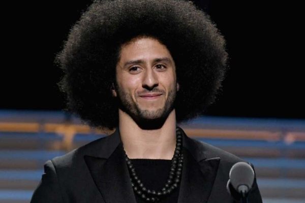 Nike ignoră mesajul lui Trump, și câștigă 6 mld dolari pe mâna "protestatarului în genunchi" (VIDEO)