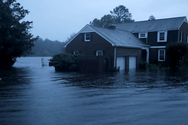 Moody's  plaseză Florence pe locul șapte între cele mai distrugătore uragane. Vezi topul SUA