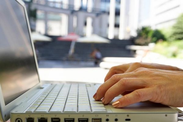 Neclaritățile noii legi a drepturilor de autor atrag huiduielile utilizatorilor