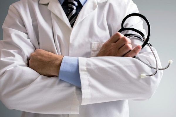 Boala sărăciei: 7% dintre romani nu se duc la medic. Nu au bani de medicamente