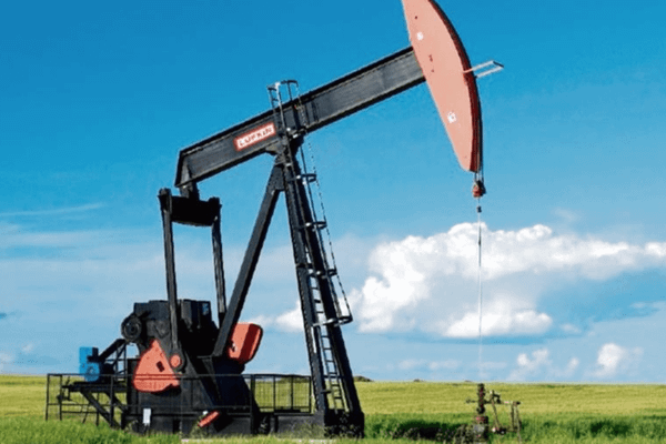 O nouă intervenție a lui Trump în piața petrolului. Prețul scade