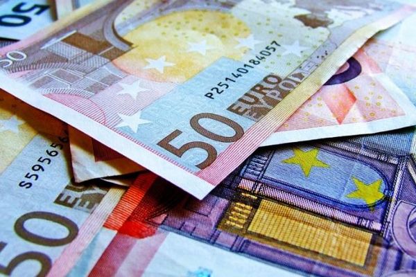 Cursul leu-euro rămâne pe palierul de 4,64 lei, la BNR