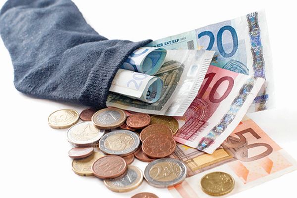 Guvernul ține la ciorap, pentru zile negre, 1,2 miliarde lei