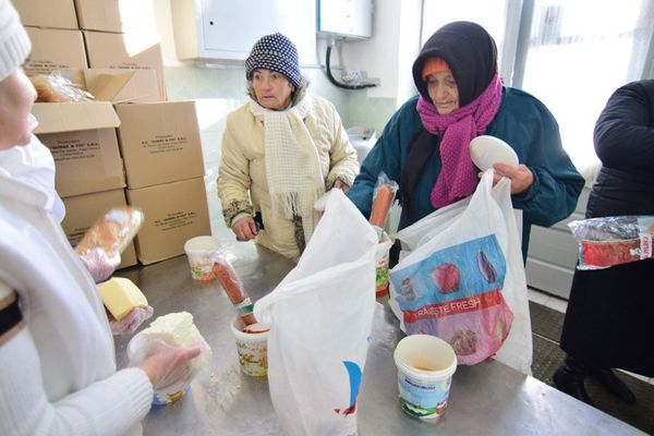 România se întoarce la cantina săracilor