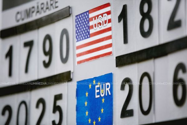 Curs valutar. Euro scade ușor, la fel și cotația aurului