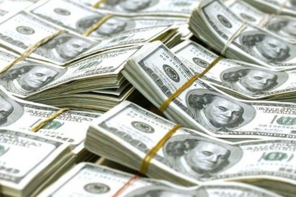 Leul s-a depreciat față de euro și dolar, miercuri. Și aurul s-a scumpit