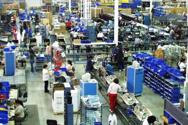 Românii au câștigat, în medie, 2.986 de lei pe lună în 2019. Femeile sunt în continuare plătite mai prost decât bărbații