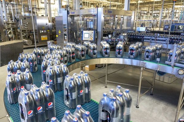 Vom bea Pepsi din sticle de plastic (PET) reciclate