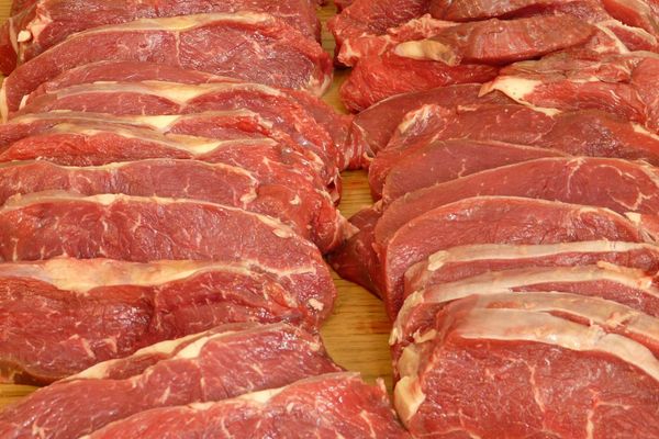 Deficit de aproape un miliard de euro în comerțul cu produse agroalimentare. Carnea de porc, cel mai importat produs