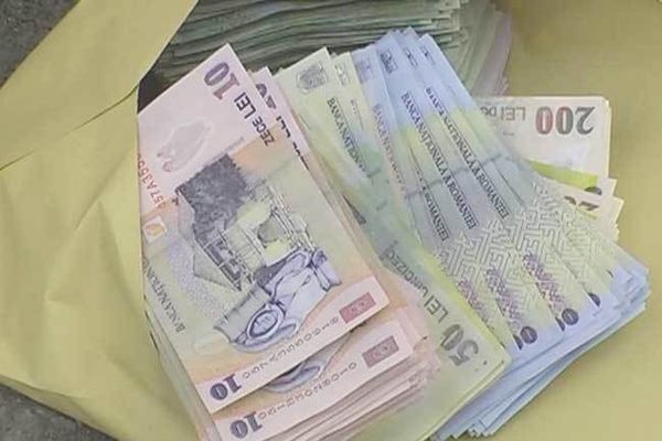 Creșterea cheltuielilor salariale și a dobânzilor au contribuit cel mai mult la dublarea deficitului bugetar