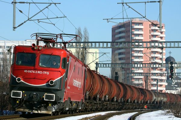 Afaceri ”balcanic style”. Te împrumuți la bănci, să plătești datoriile la Stat