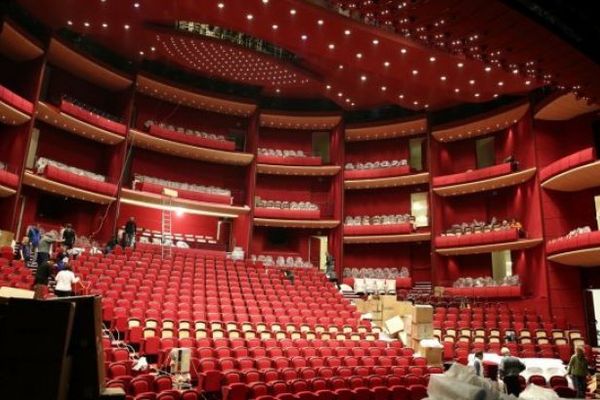 Românii nu dau mulți bani pe spirit, cultură și relaxare