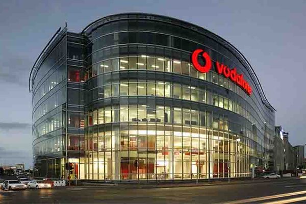 Vodafone va proceda la desființarea a 1.700 de locuri de muncă, inclusiv din România.