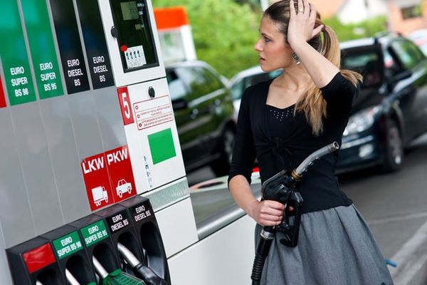 Noi simboluri pentru carburanți, din 12 octombrie