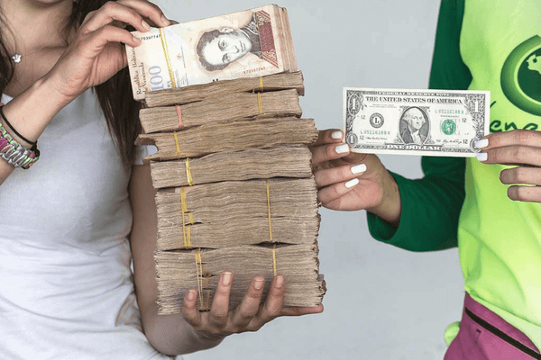 FMI: Inflația în Venezuela va atinge 1.370.000 la sută la finele anului