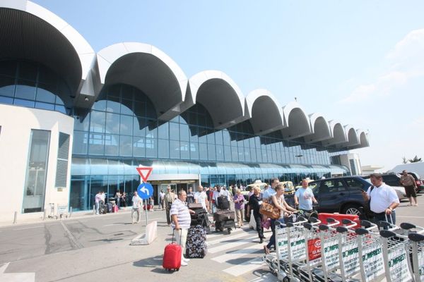 Surprize de Crăciun: Licitația pentru ”modernizarea”, până la Euro 2020, a legăturii dintre Aeroportul H. Coandă și Capitală
