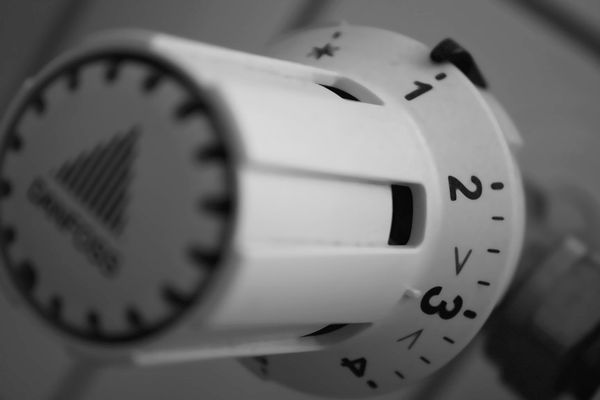 Oraşele cu cea mai scumpă căldură. Ce primării mai subvenţionează agentul termic