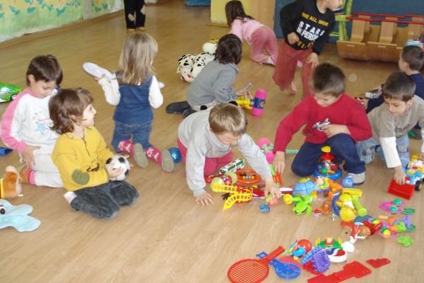 PSD-iștii se ceartă ca la grădiniță, spitalele plâng după bani