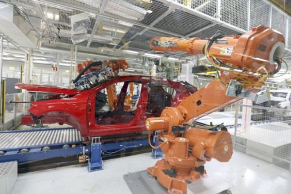 Româna are nevoie de 10.000 de roboți pentru a rămâne competitivă în regiune