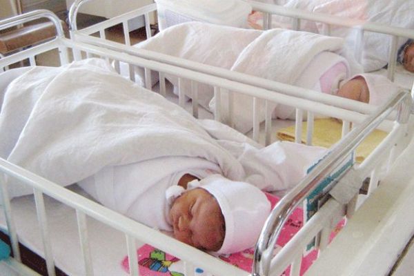 Banca Mondială: România riscă să-și condamne la sărăcie nou-născuții de azi