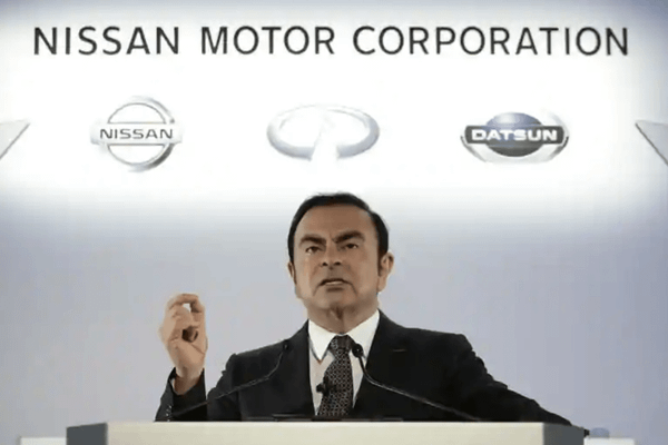 Carlos Ghosn, dat afara de Nissan. Francezii de la Renault încă îl mențin pe post