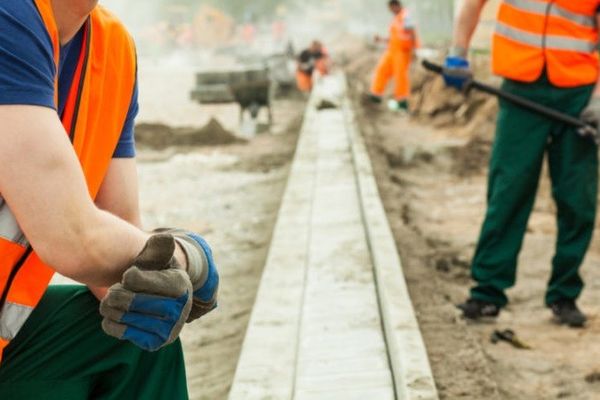 Cum va lovi criza de personal: "Firmele își vor fura angajații una alteia"