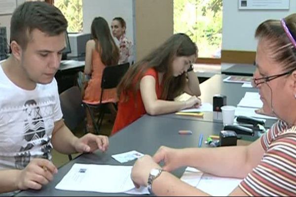 Concurs antreprenorial pentru liceeni. Premii: burse de peste 50.000 euro