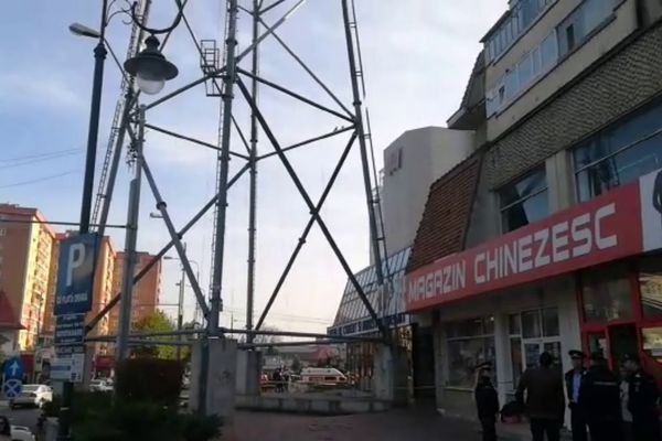 Fanii mai au de așteptat cel puțin 6 luni până vor putea vedea în ”carne și oase”un Samsung pliabil