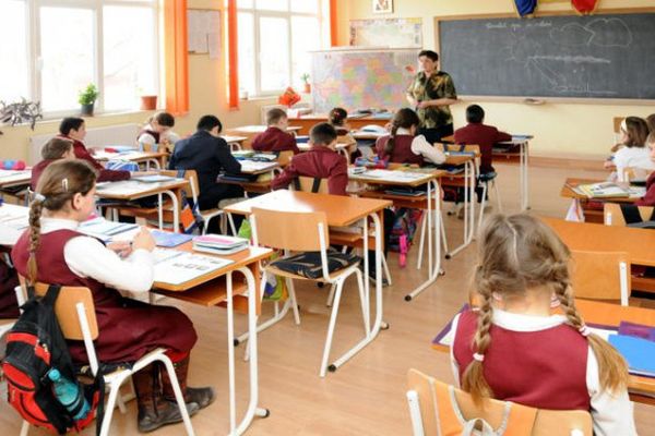 Salariile profesorilor, majorate din ianuarie. Creșteri de peste 300 de lei