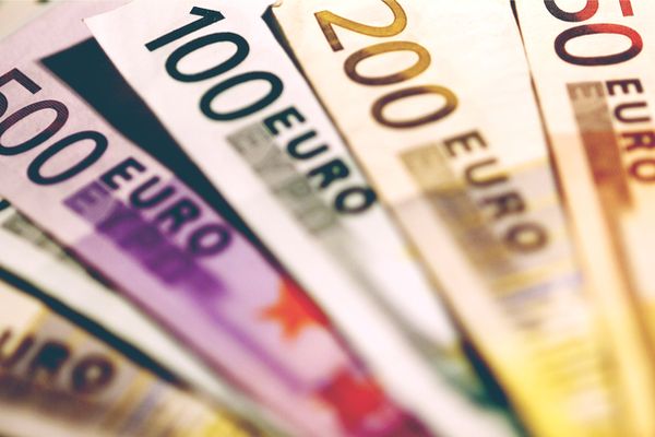 Bancile europene lovite masiv de criza coronavirusului