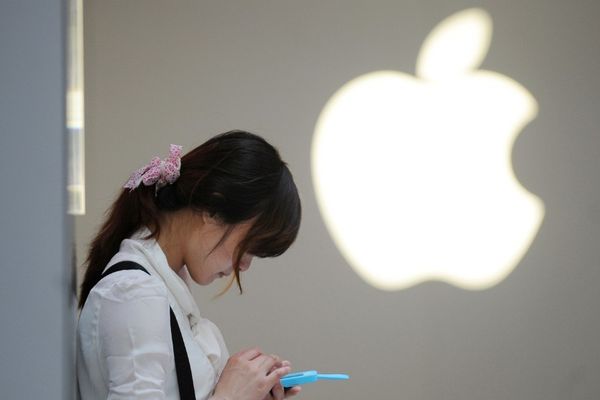 Ordin în China: angajații care folosesc telefoane Apple vor fi pedepsiți