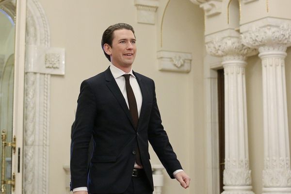 Cancelarul austriac: Îmi fac griji pentru mediul de afaceri din România, unii investitori pot pleca