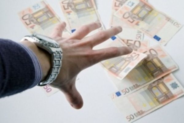 Aproape jumătate dintre români vor să ia un credit în următoarele 6 luni