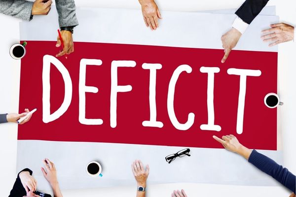 Avertisment: Datele economice după 11 luni arată o "explozie" a deficitului