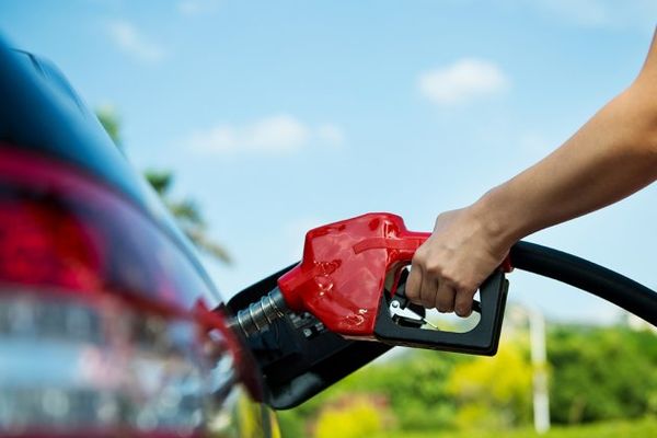 Prima zi din 2019 aduce scumpiri la carburanți. Ce surpriză te așteaptă la pompă