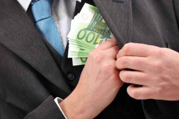 Foștii șefi ai unei companii de stat au primit ilegal 2,1 milioane lei - Curtea de Conturi