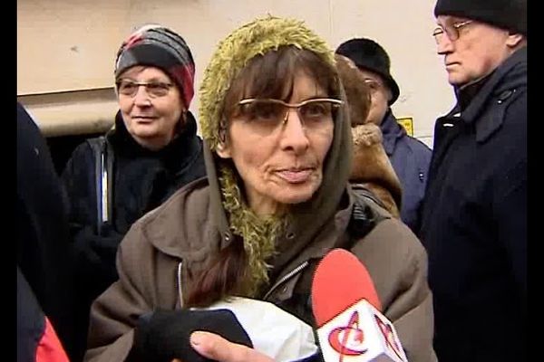 Investiţie de Centenar, românii au stat la coadă pentru bancnotele omagiale ale BNR