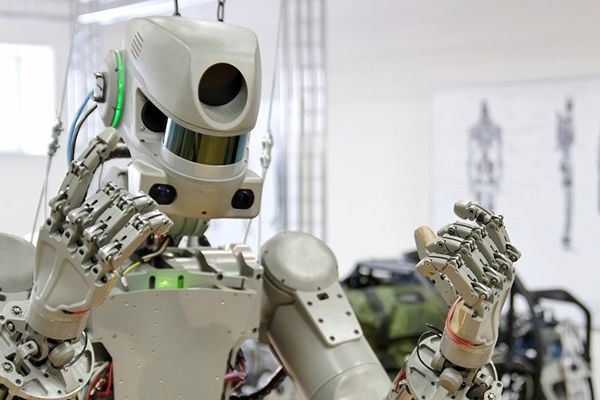 Detectivul de date și croitorul digital, printre meseriile noi de peste 10 ani