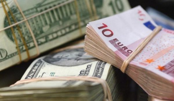 Dolarul, un nou record istoric în fața leului