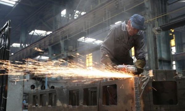 Spirala scumpirilor atacă și industria românească
